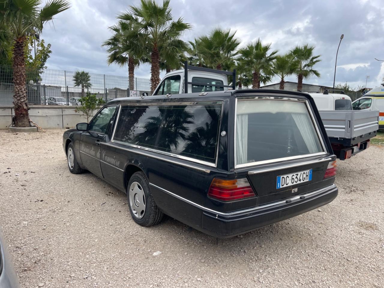 Mercedes-benz auto funebre