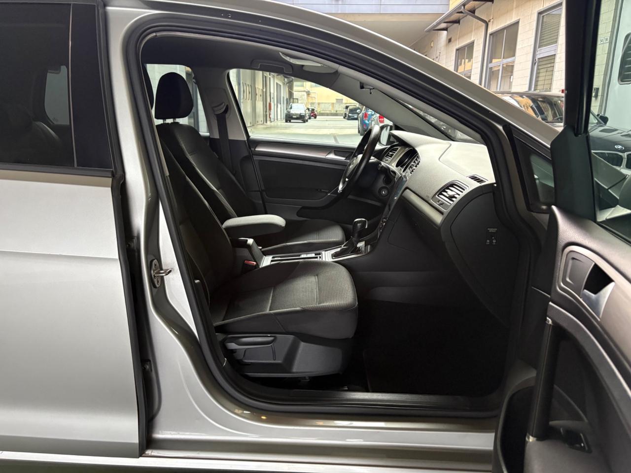 Volkswagen Golf Business 1.6 TDI DSG 5p. Highline BlueMotion Technology