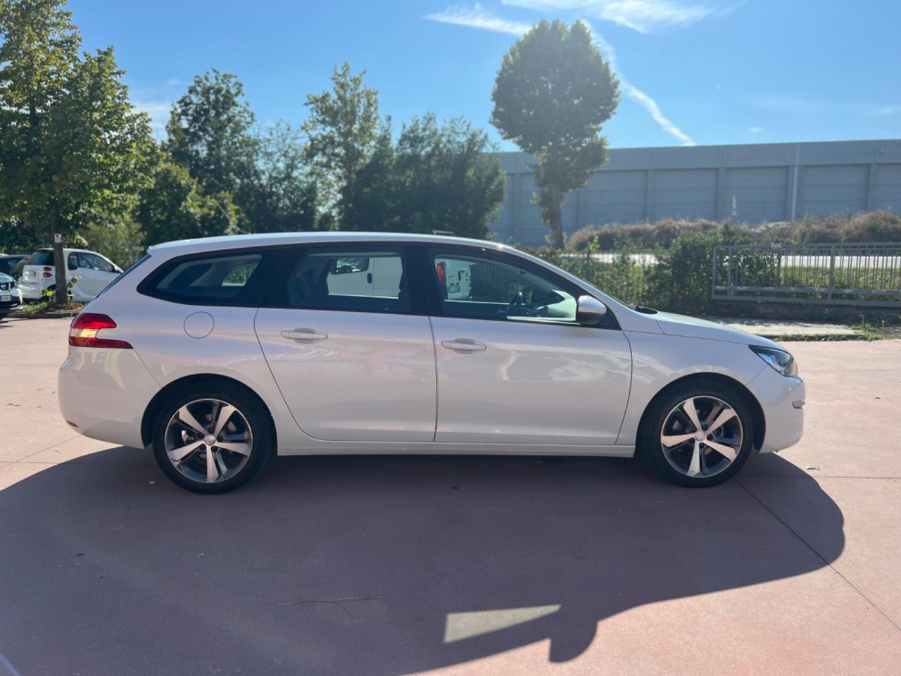 Peugeot 308 BlueHDi 120 S&S EAT6 SW Allure