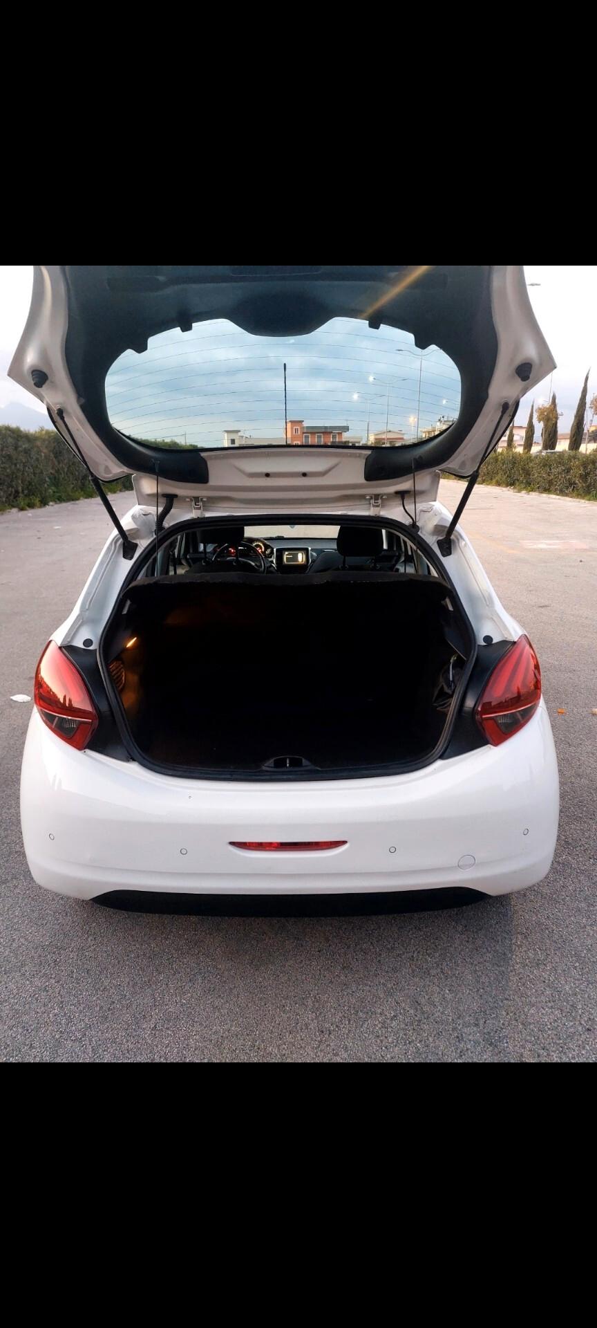 Peugeot 208 allure 1.5 diesel 2018 87 mila km