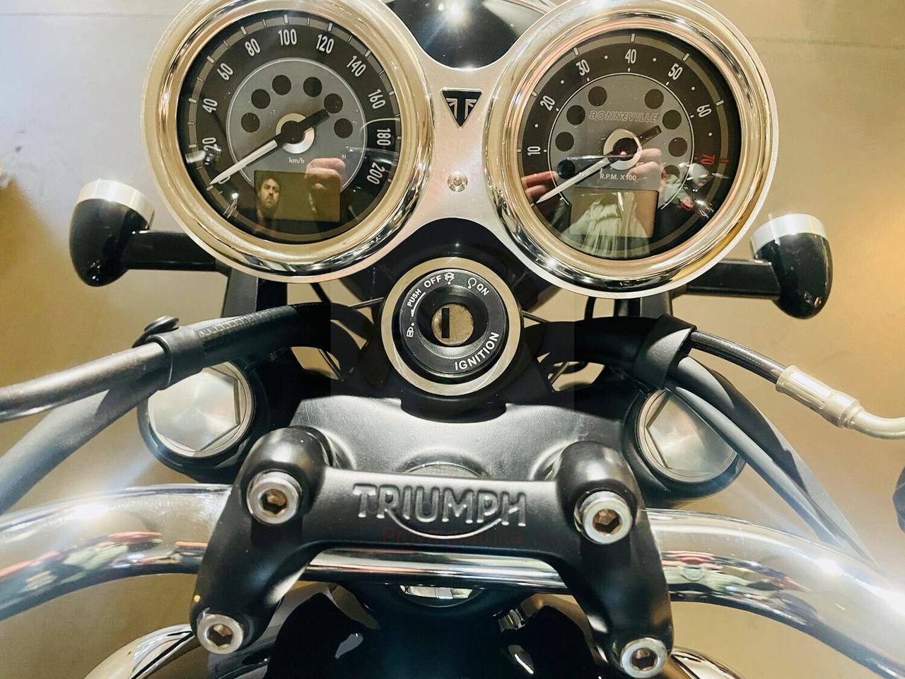 Triumph Bonneville T100 Chrome Edition