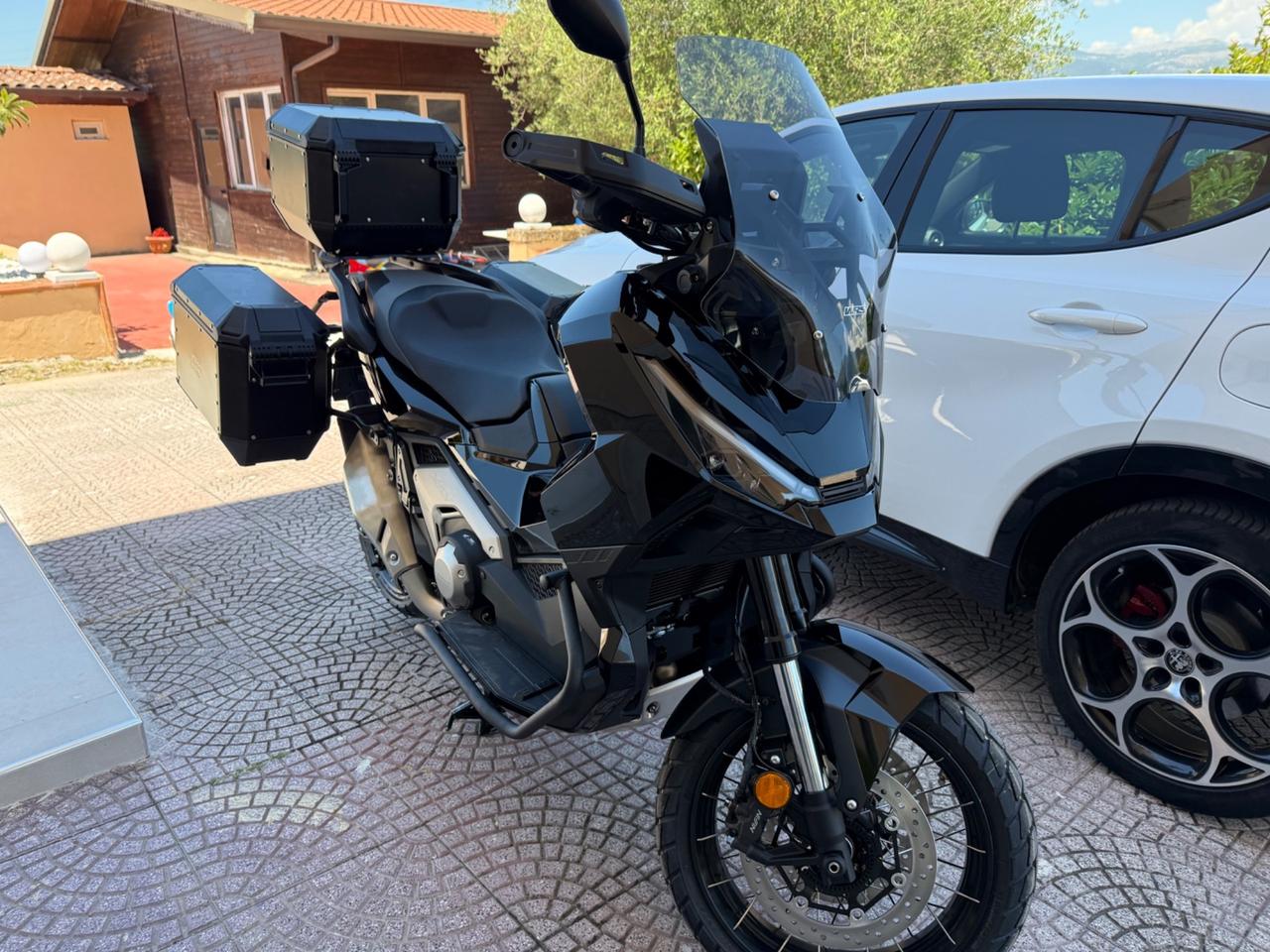 Honda X-ADV 750 nuovo TRIS DI VALIGIE