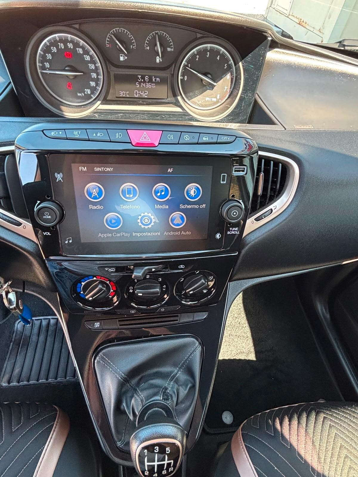 Lancia Ypsilon 1.0 Hybrid/ Benzina