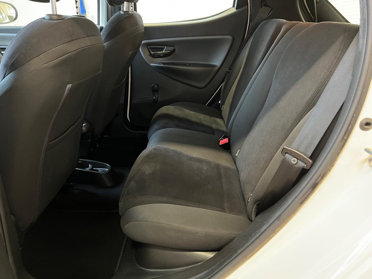 Lancia Ypsilon 0.9 TwinAir 85 CV 5 porte Metano Ecochic Elefantino