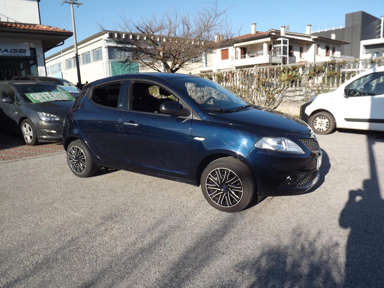 Lancia Ypsilon 1.0 hybrid ECOCHIC