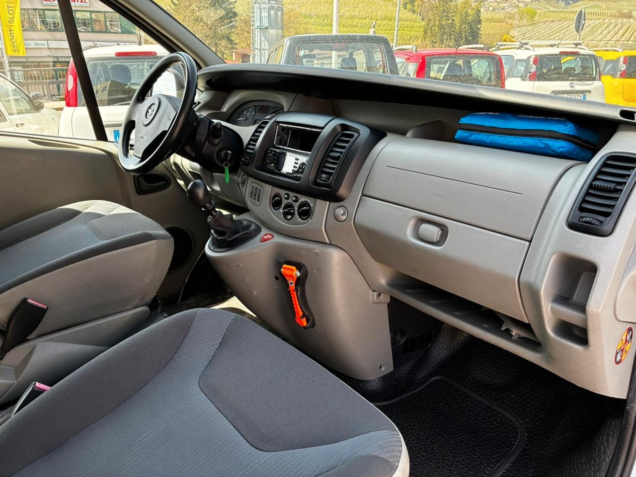 OPEL VIVARO 2.0 CDTI 8POSTI PASSO LUNGO GANCIO TRAINO KM115MILA