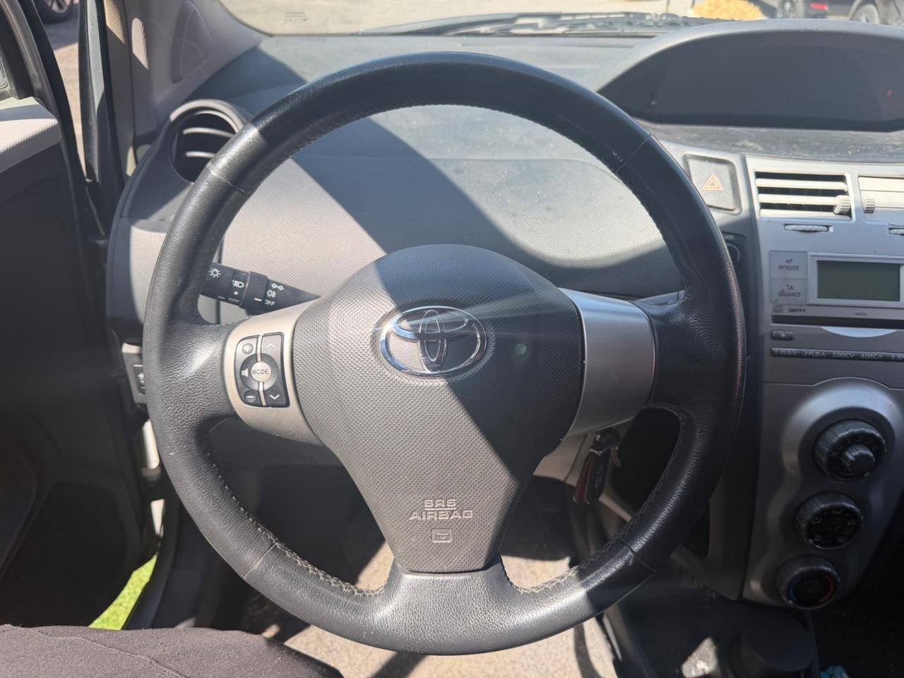 Toyota Yaris 1.3 5 porte Luna