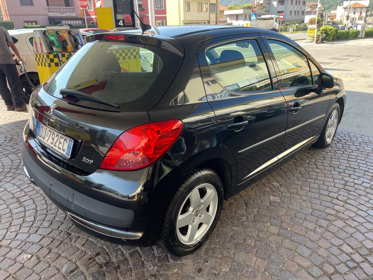 Peugeot 207 1.4 8V 75CV 5p. ONE Line