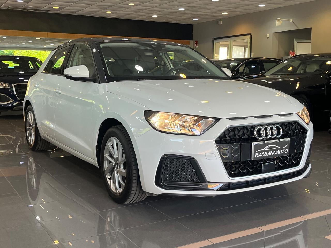 Audi A1 Sportback 25 1.0 tfsi Identity Black 77.000 KM!