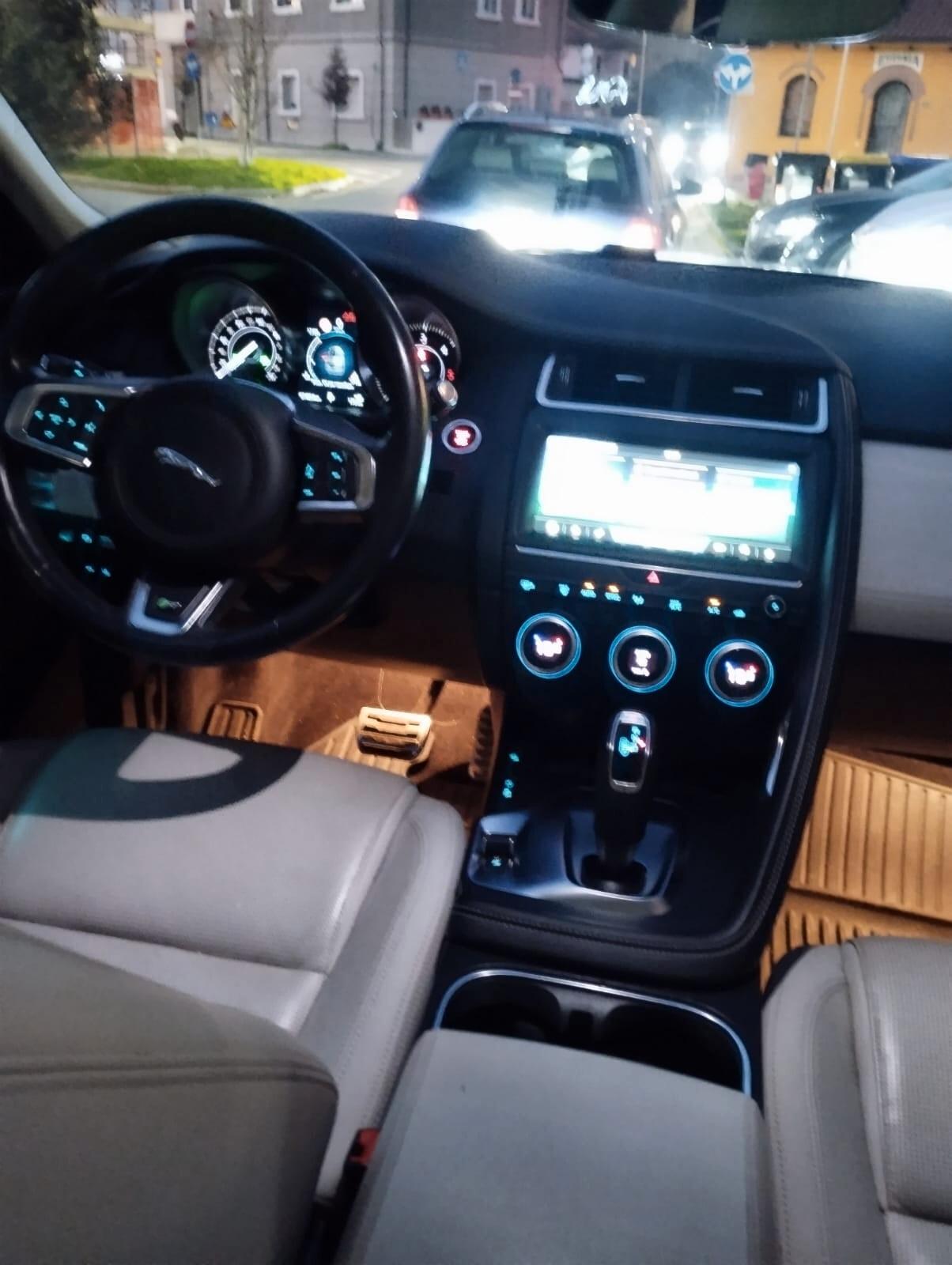 Jaguar E-Pace 2.0D 150 CV AWD aut. R-Dynamic HSE