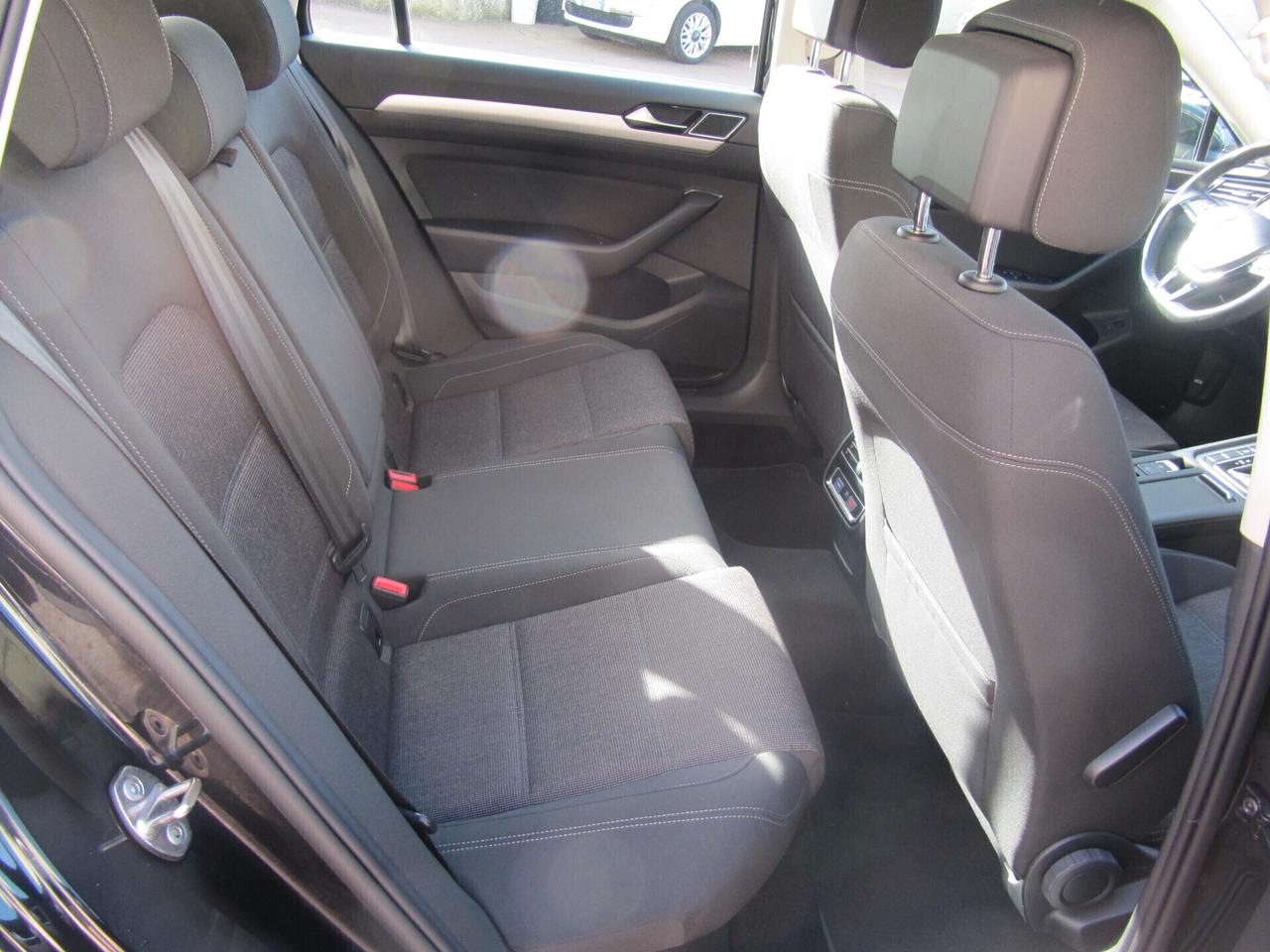 Volkswagen Passat Variant 1.6 TDI SCR DSG Business BMT - automatico