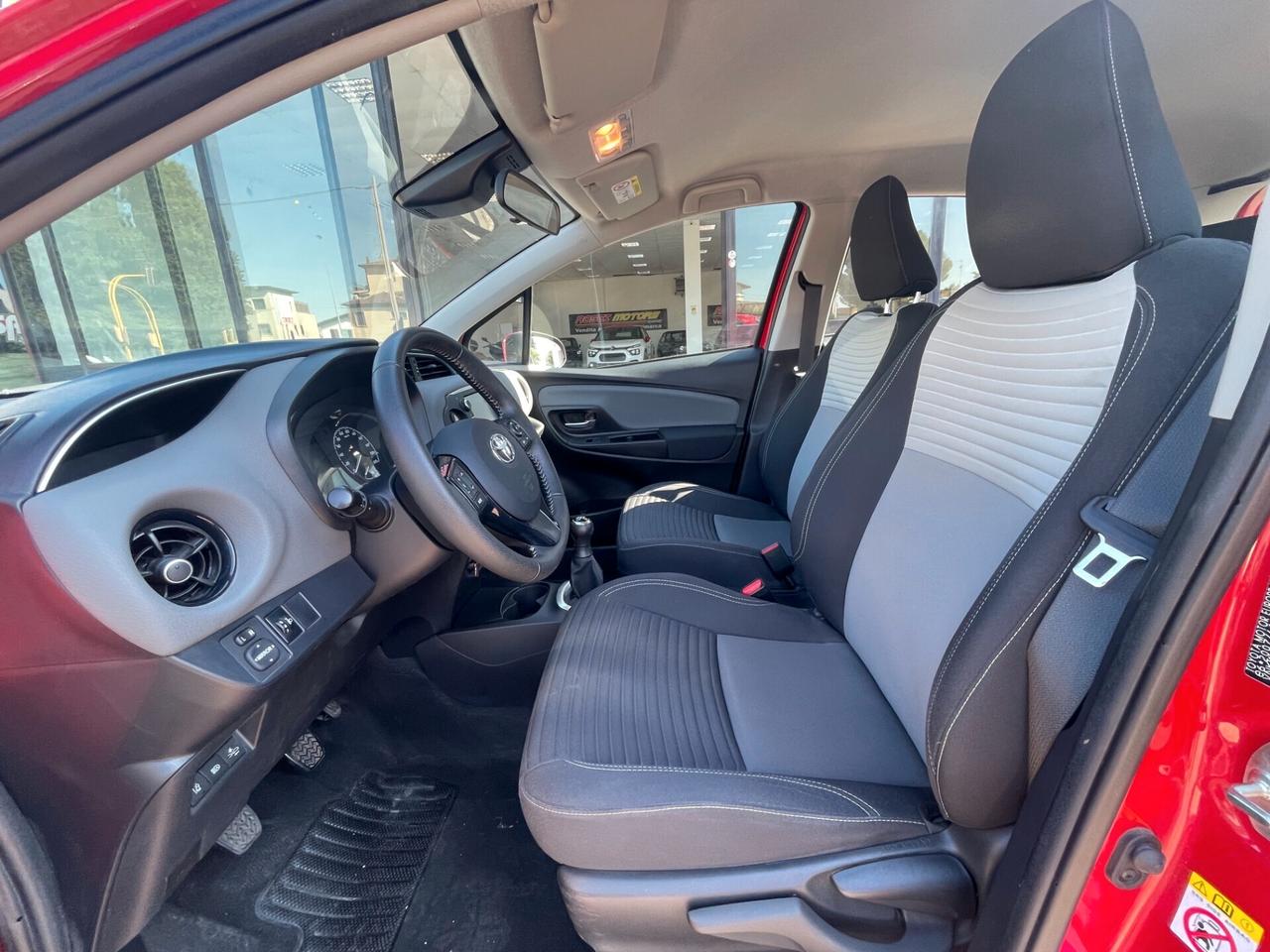 Toyota Yaris 1.0 72 CV 5 porte Lounge X NEOPATENTATI