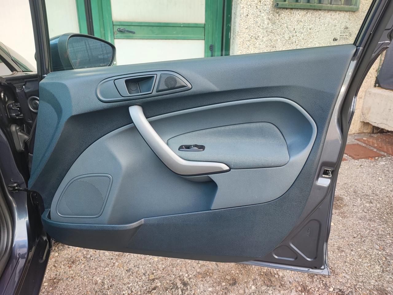 Ford Fiesta 1.2 BENZINA NEOPATENTATI 5 PORTE 2009