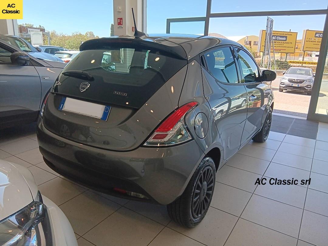 Lancia Ypsilon Hybrid Silver 1.0 (70 cv)