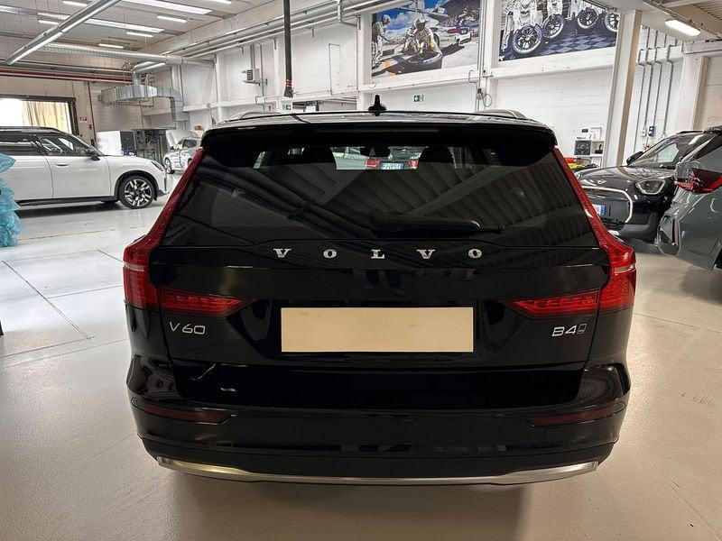 Volvo V60 Cross Country V60 II 2023 Cross Country 2.0 b4 Plus awd auto