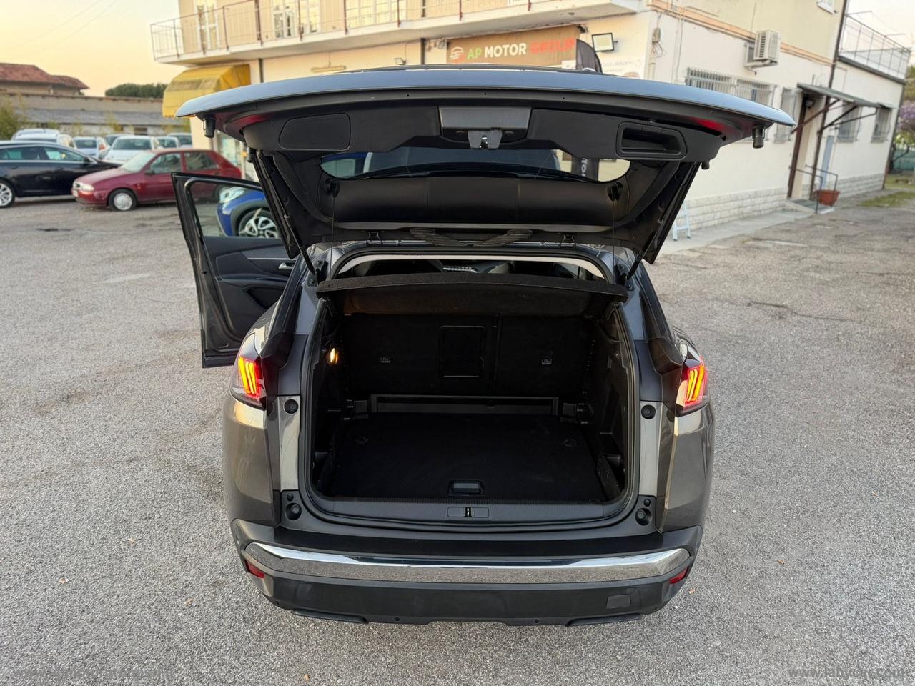 PEUGEOT 3008 BlueHDi 130 S&S Allure