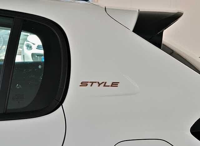 Peugeot 208 Hybrid 100 e-DCS6 Style