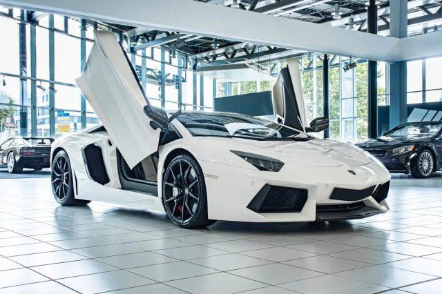 LAMBORGHINI Aventador 6.5 V12 LP700-4