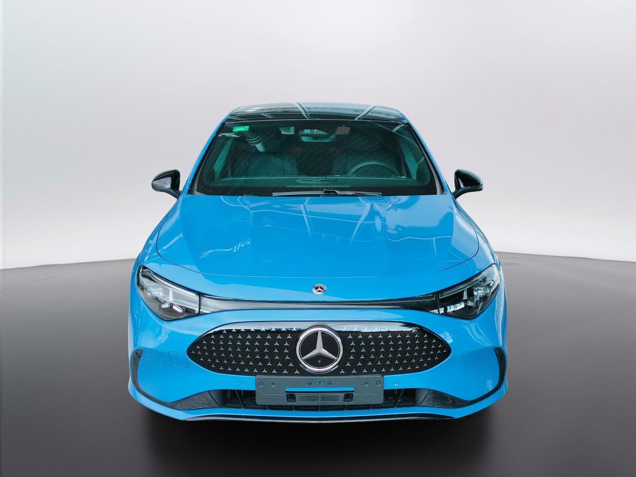 Mercedes-Benz CLA 250+ con tecnologia EQ