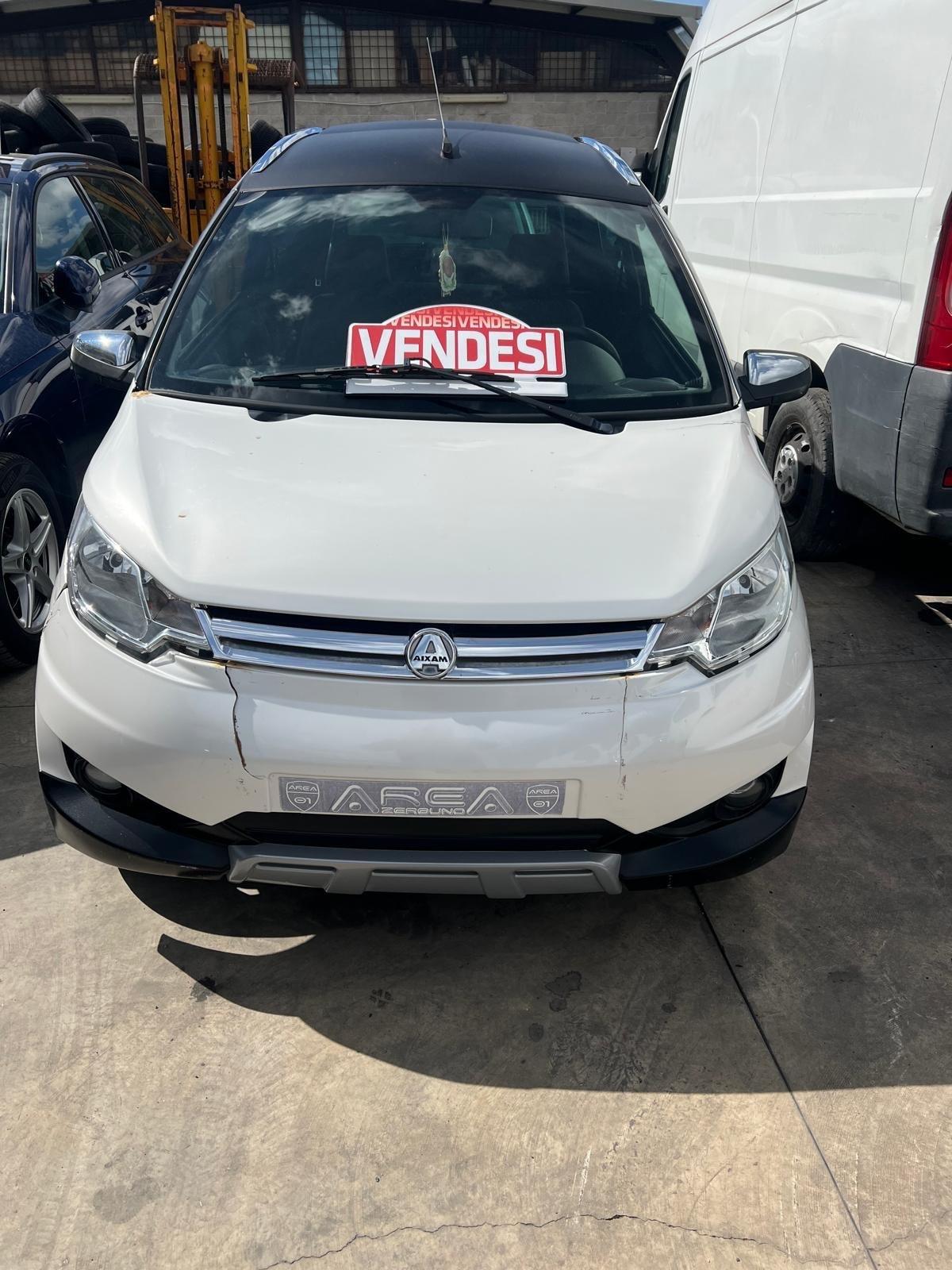 Aixam Crossover Premium Vision 4 posti si guida dai 16 anni con patente B1