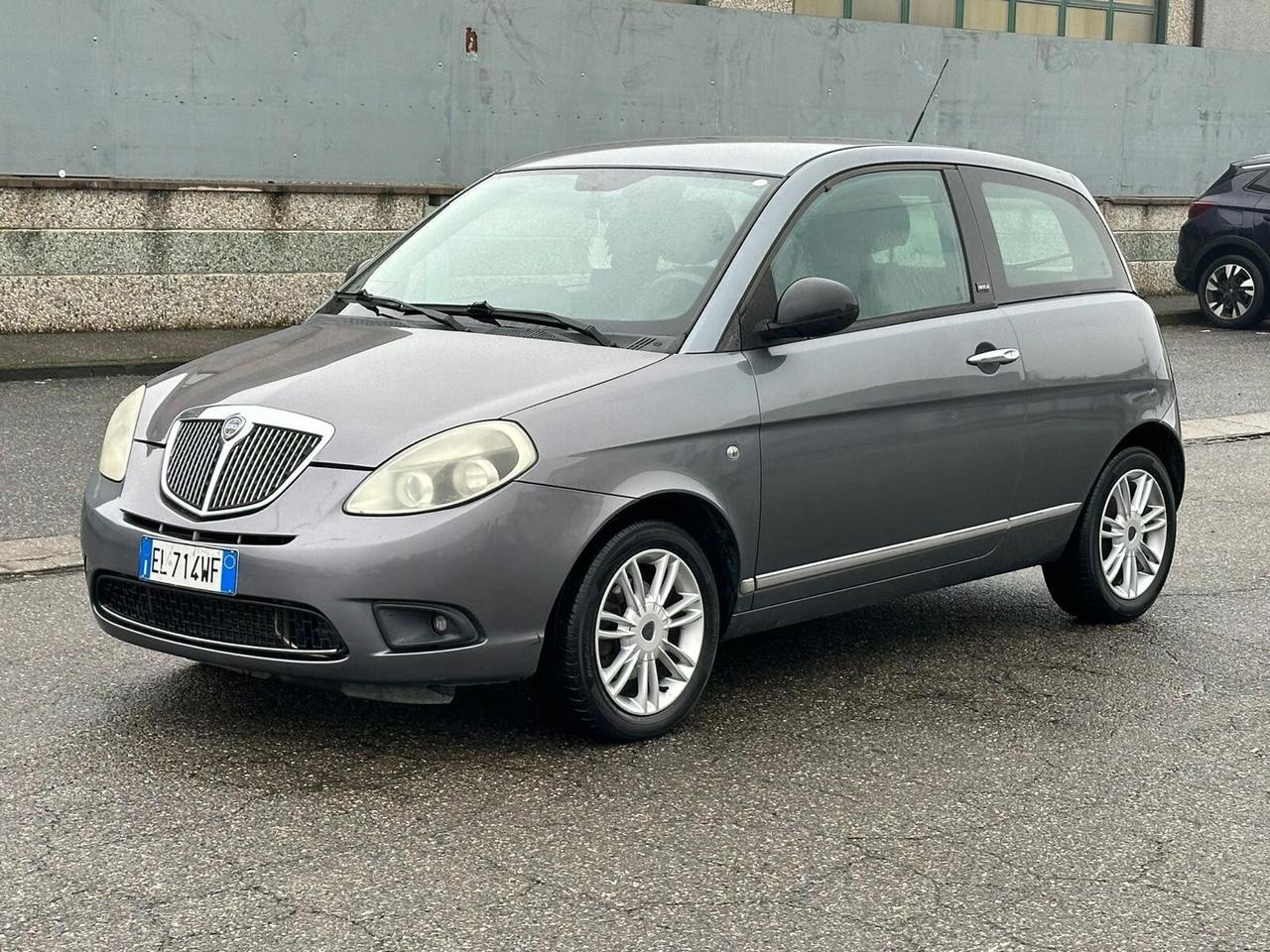 Lancia Ypsilon 1.3 MJT 75 CV Unyca
