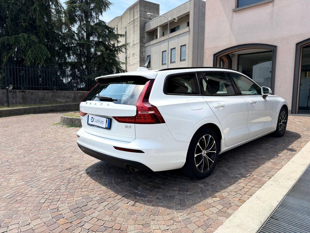 Volvo V60 2.0 b3 Momentum Business auto 8m my21