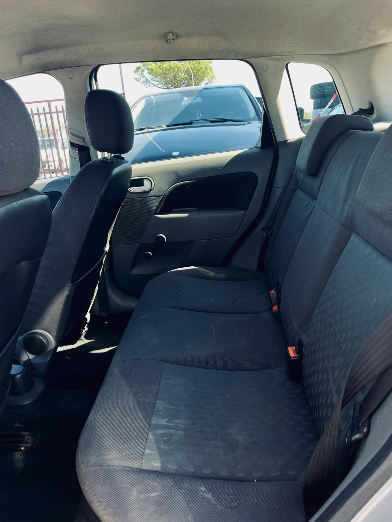 Ford Fiesta 1.4 16V 5p. Ghia