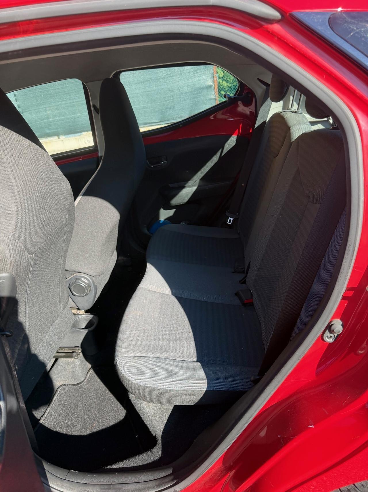 Toyota Aygo 1.0 - NEOPATENTATI - 12 MESI DI GARANZIA -