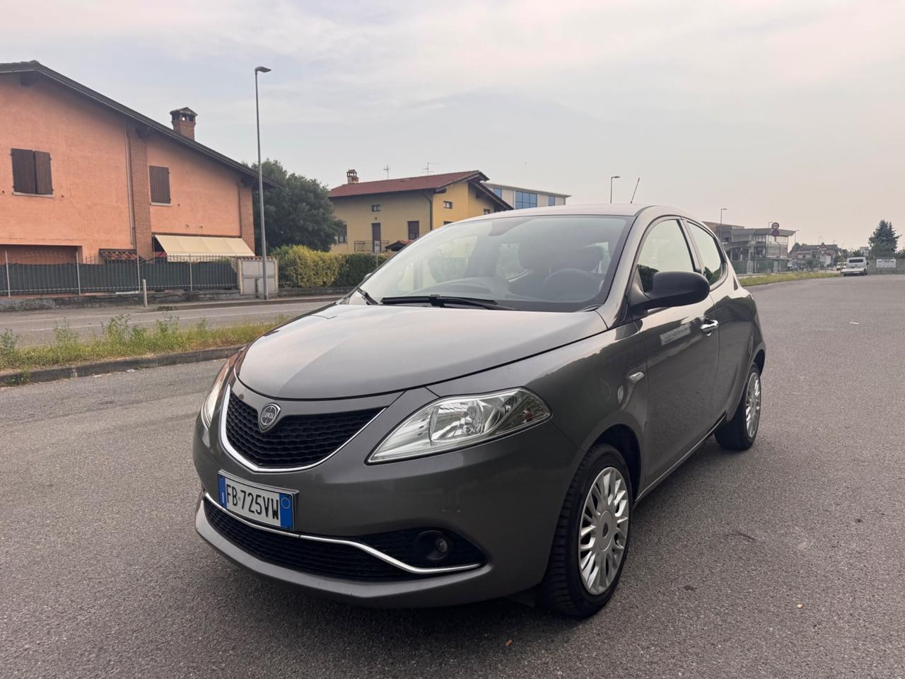 Lancia Ypsilon 1.2 benzina, euro 6b, anno 2016, ok neopatentati!