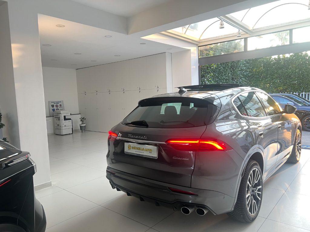 Maserati Grecale MHEV 300 CV AWD GT tetto panoramico da€549,00