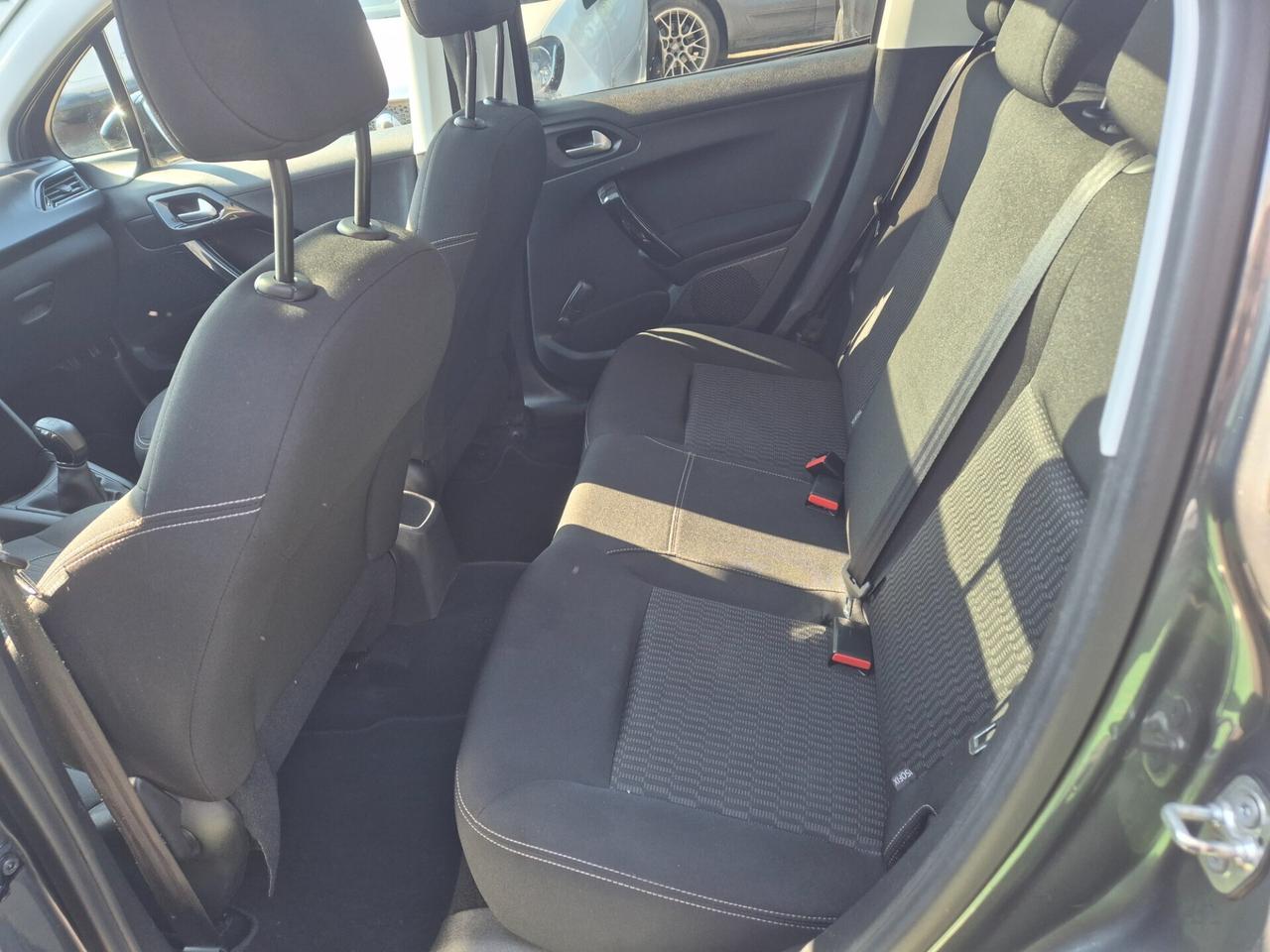 Peugeot 208 PureTech 82 5 porte Allure