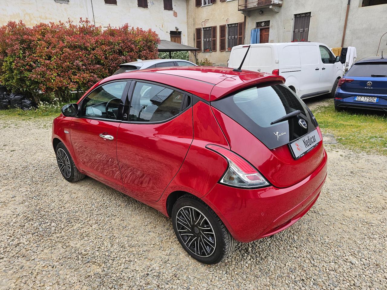 Lancia Ypsilon 1.0 FireFly 5 porte S&S Hybrid Ecochic Silver