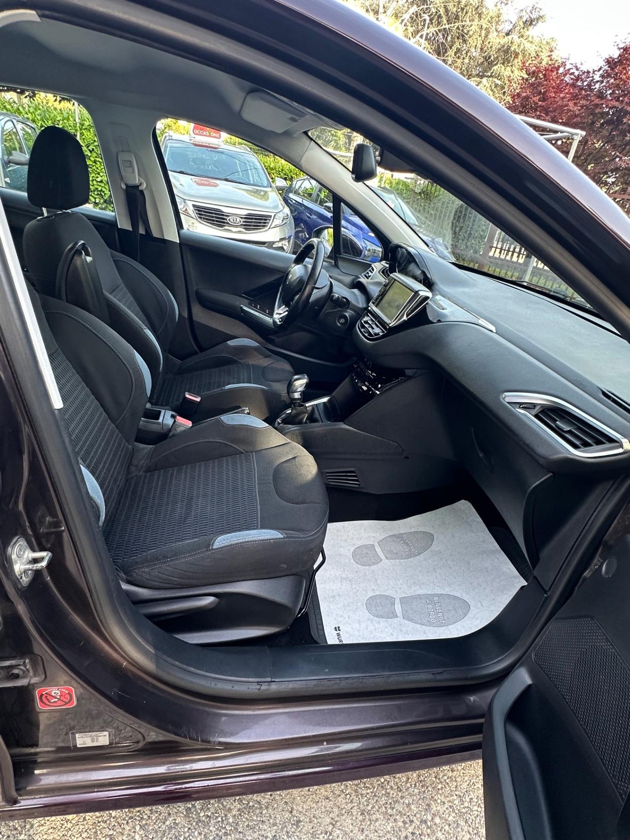 Peugeot 208 1.4 HDi 68 CV 5 porte Allure