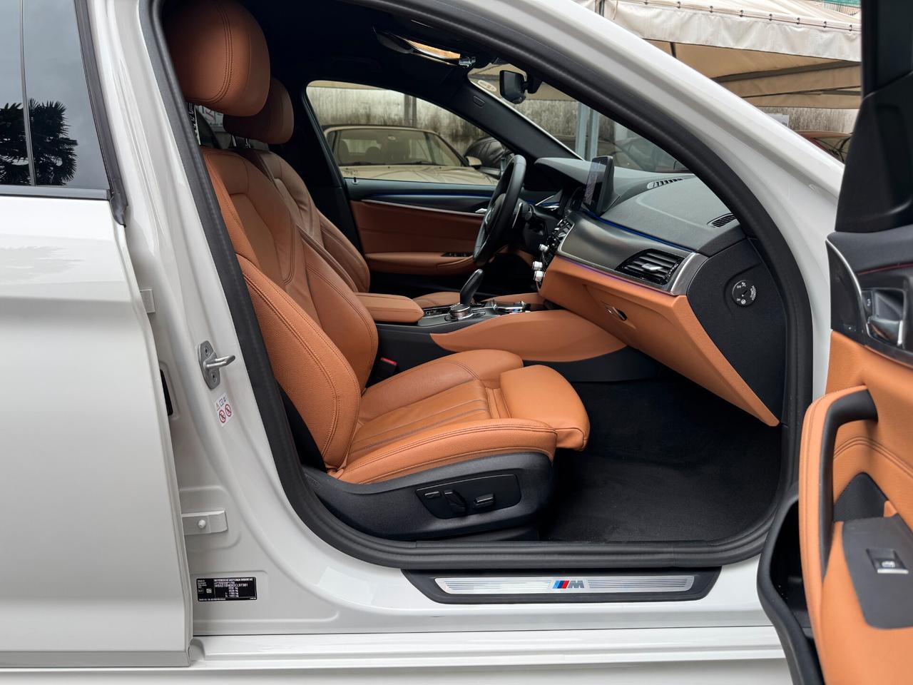 BMW 520 G31d Touring LCI mhev 48V xdrive Msport auto