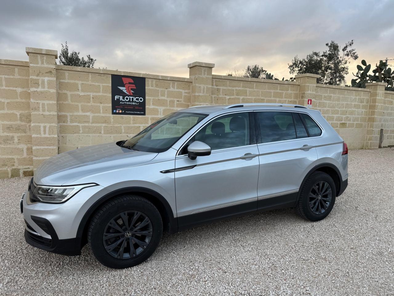 VOLKSWAGEN Tiguan 2.0 TDI 150CV SCR DSG Life TELECAMERA - FARI LED -FULL