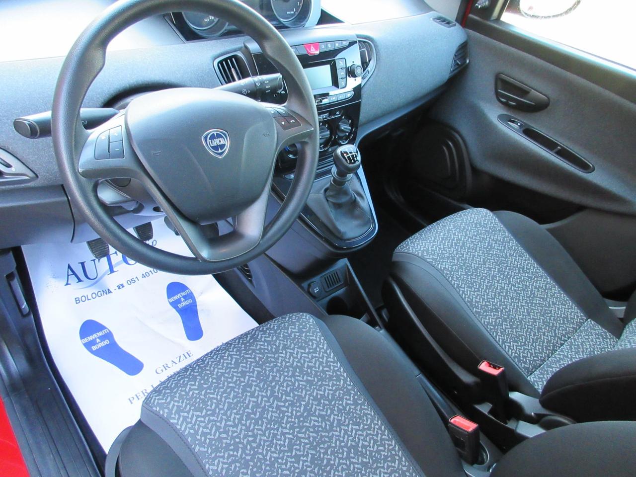 Lancia Ypsilon 1.0 firefly hybrid Silver s&s 70cv