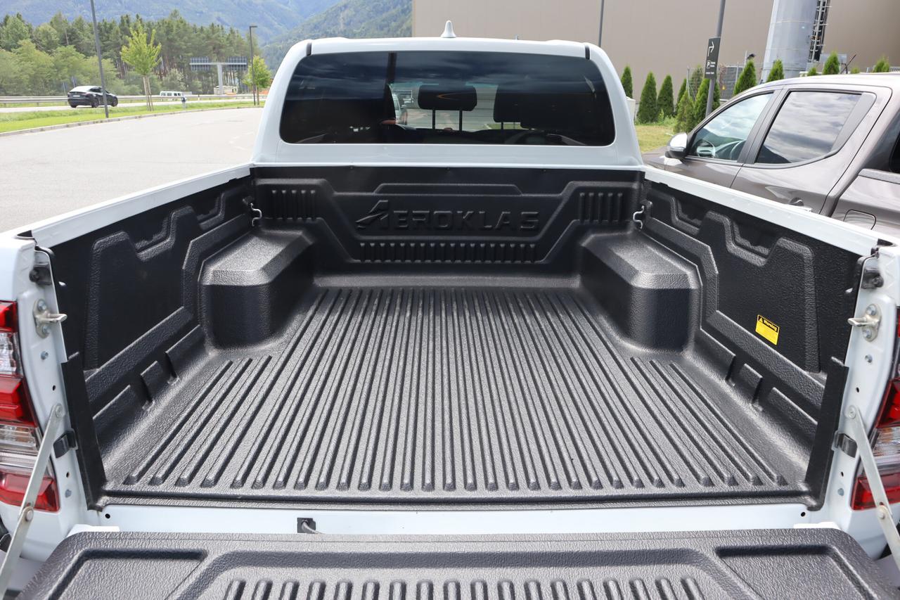 Toyota Hilux Toyota Hilux 2.8 D 204 CV DoCab 4x4 Aut Invincible 39900 + IVA