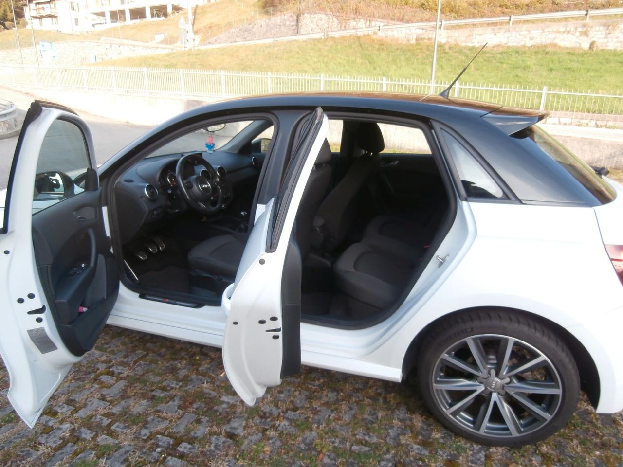 Audi A1 1.4 TDI 90 cv S. LINE Bicolore Neopatentati