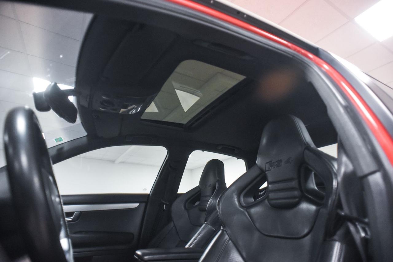 Audi A4 RS 4 4.2 V8 quattro