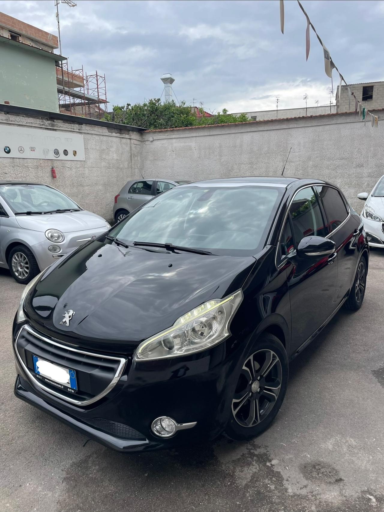 Peugeot 208 1.4 HDi 68 CV 5 porte Allure tetto nav gomme nuove