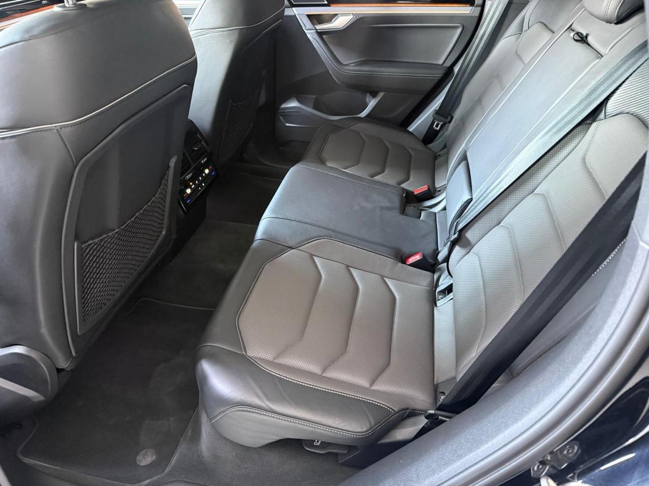 Volkswagen Touareg R-line 3.0 V6 TDI