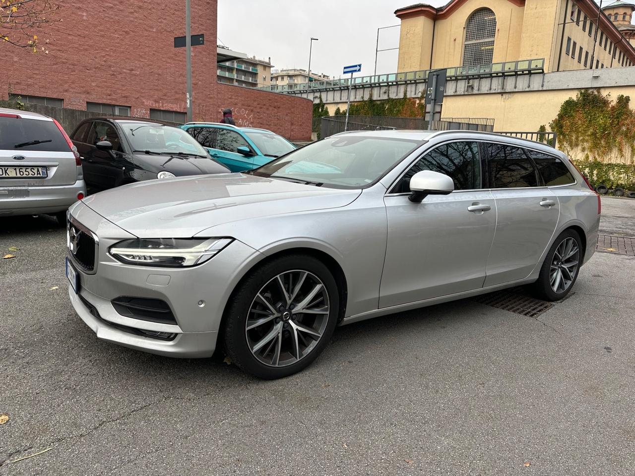 Volvo V90 D4 R-design