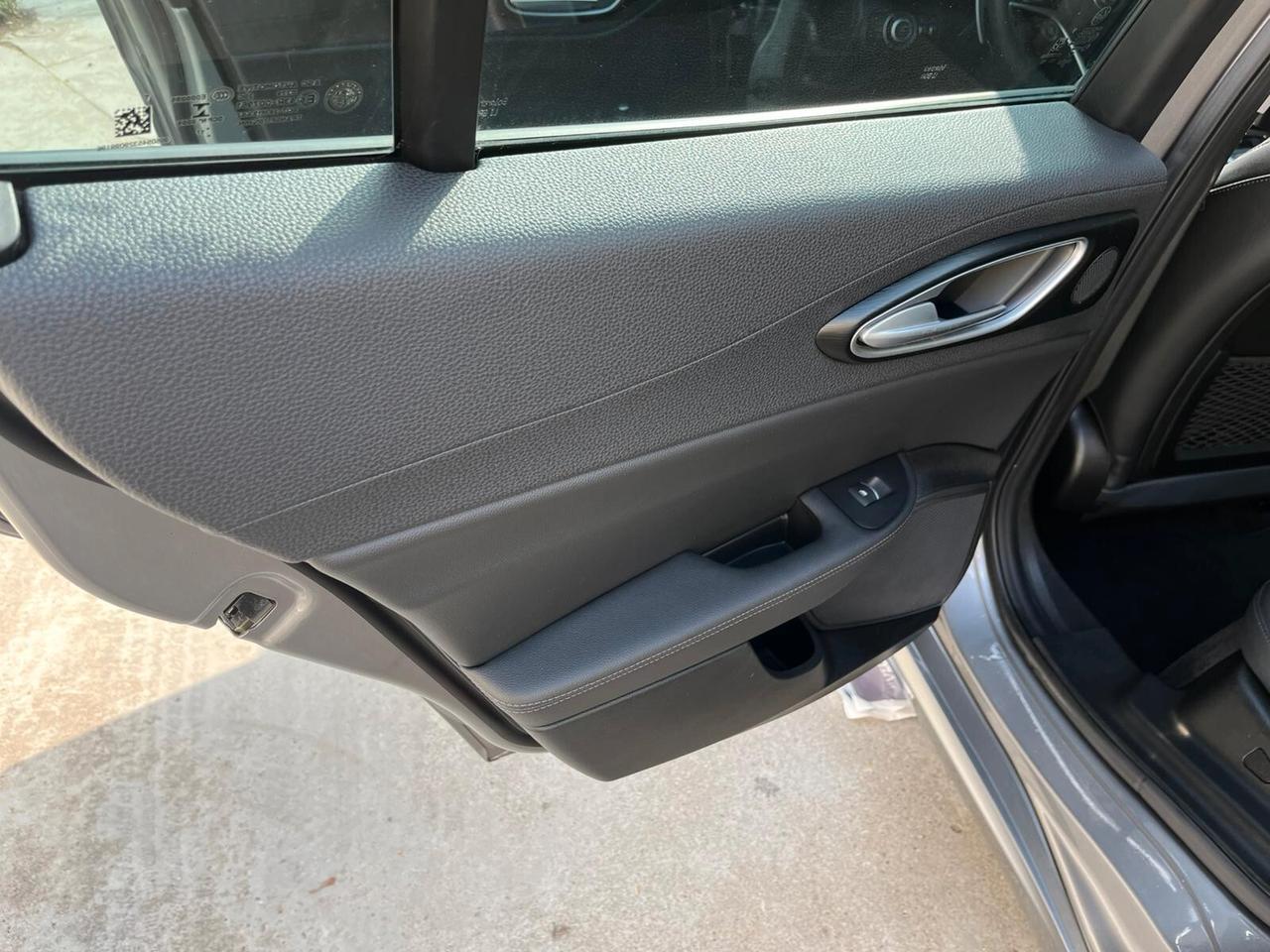 Alfa Romeo Giulia 2.2 Turbodiesel 180 CV AT8 Business Sport Launch Ed.