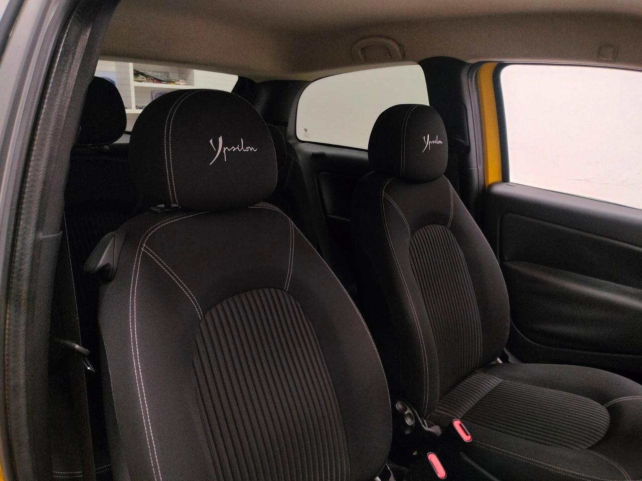 Lancia Ypsilon 1.4 16V Sport MomoDesign