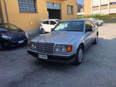 MERCEDES-BENZ 200 CE Coupé