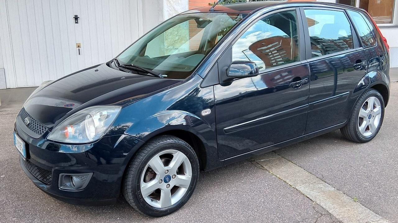 Ford Fiesta 1.2 16V 5p. Ghia KM 68000!!!