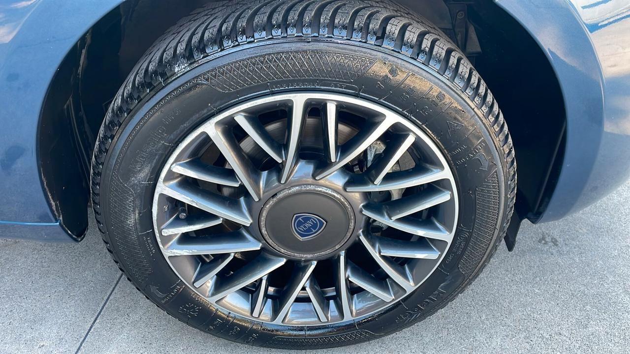 Lancia Ypsilon 1.2 69 CV 5 porte GPL Gold