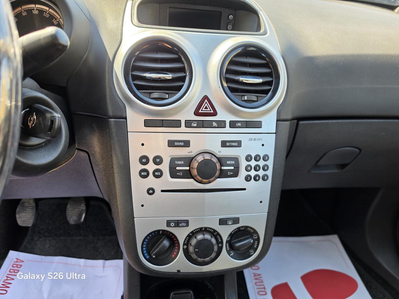 Opel Corsa 1.2 BENZINA CON IMPIANTO GPL CASA MADRE - ANNO 2012