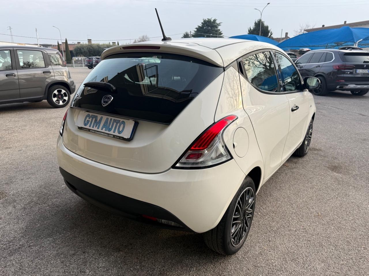 Lancia Ypsilon 1.2 69 CV 5 porte GPL-Neopatentati