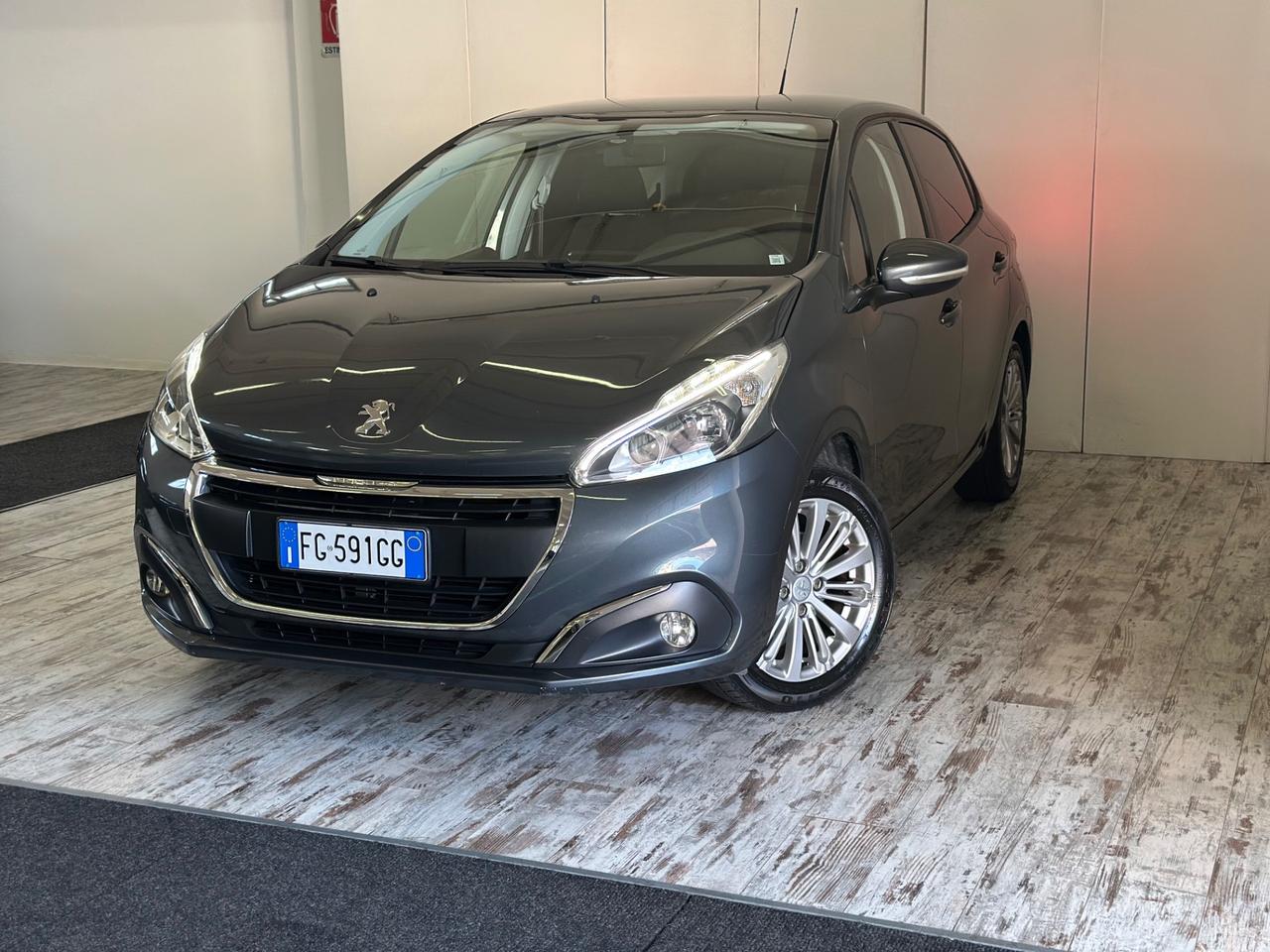 Peugeot 208 1.2 Benzina 5 porte Allure Ok Neopatentati